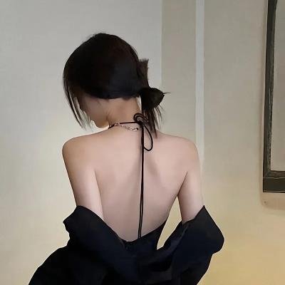 《禁忌的召唤》中主题服装店的换装场景