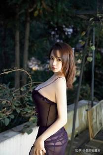 《禁忌的召唤》第1-2集中服装、灯光、动作三者的协同设计